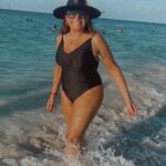Susana Vieira Instagram - Curtindo uma praia do jeitinho que a gente gosta ☀️🌊🏖️
