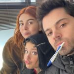 Nicole Wallace Instagram - Bueno antes d que acabe el año quería despedirme de un proyecto que me lleva acompañando dos años y medio ya. Aún no ha acabado pero quería hacerlo ahora. Gracias al equipo que me ha tocado que ha hecho que el viaje sea mucho más fácil (sonido siempre pendiente d mi frío, Direccion preguntando todos los días si estoy bien )y a los fans por recibir lo q hacemos con tanto amor. Este proyecto me ha cambiado,no se si para bien o mal pero ha sido un antes y después.Y como hoy solo cosas buenas porque para las malas ya habrá otro momento, quería dedicar este post a @aidadelbustio y @sarasanchezsilos por cuidarme siempre, a @gabiimortera por dejarme entrar y crear una amistad, @laracossack por hacerme reír y abrazarme, @evaruiz por ser mi pilar fundamental desde el principio te quiero muchísimo a @maitanesn por darme de la mano y no soltarme y a @yaelbelicha por ser mi mentora e inspirarme en todo momento, no se q sería d mi camino sin ti.