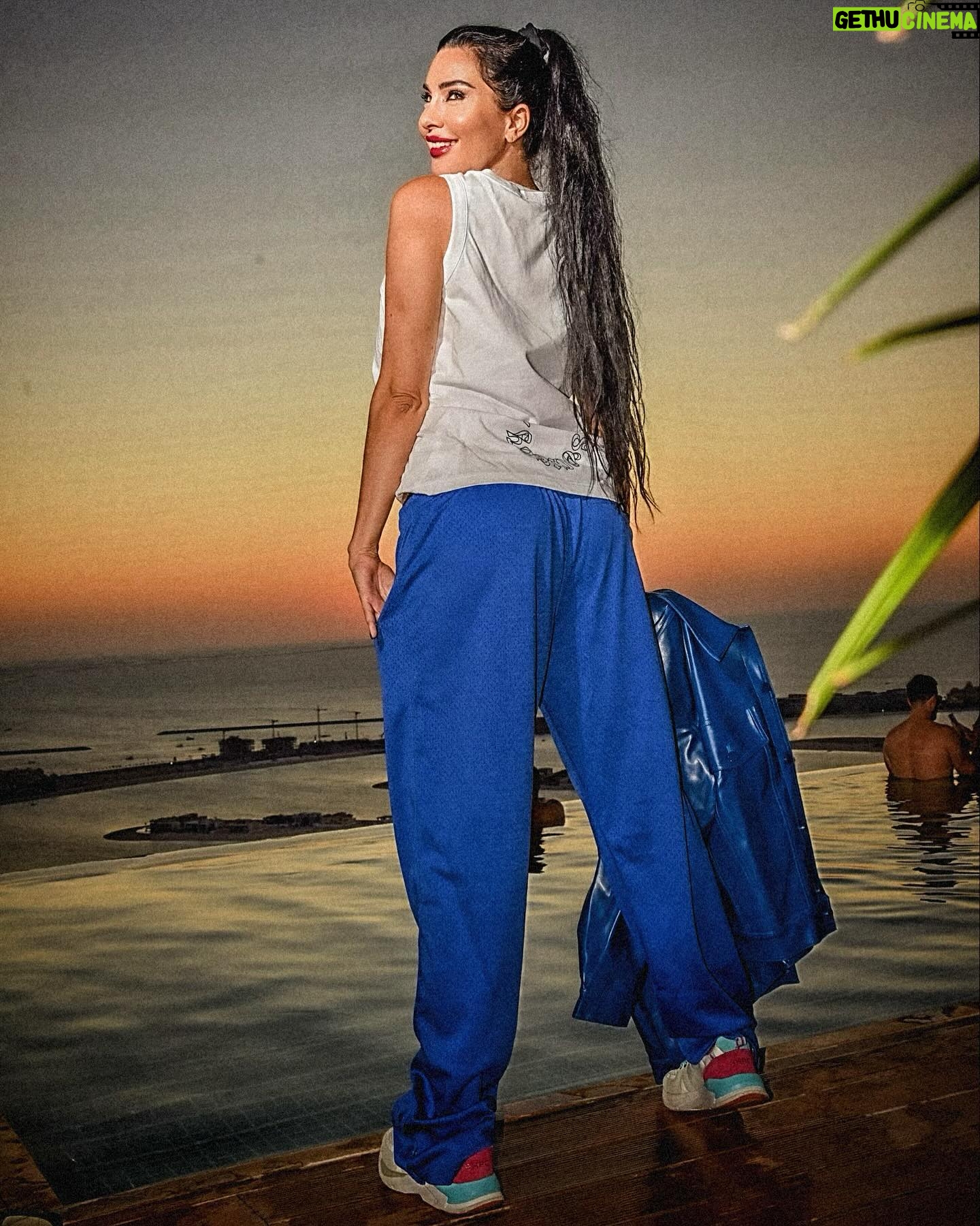 Lamitta Frangieh Instagram - Friday look @bhype_dxb @slimi7 💙
📸 @hossamelhalwagy_photography
.
.
#casual #weekend #endofdecember #bhyp #blue #dubai#lamittafrangieh