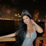 Lamitta Frangieh Instagram - Sending you warm wishes , may this new year bless you with health,wealth & happiness 💫🙏

Happy new year amore @mariafrancescadiscipio 🤍
& the beautiful venue @bebeachdxb 
.
.
#newyear #dubai #happynewyear #lamittafrangieh