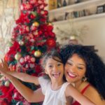 Juliana Alves Instagram – Renovando as esperanças!

Feliz natal pra vocês, que me trazem tanto amor, carinho e força.

Que seu coração esteja preenchido de amor, esperança, fé, coragem e paz. E nunca te falte o essencial pra ser feliz e fazer suas escolhas e compartilhar sua caminhada nas melhores companhias. 
Que você esteja sempre coberta do verdadeiro amor! Aquele que te mostra a verdade, o essencial e que te faz crescer. 

FELIZ NATAL!!!