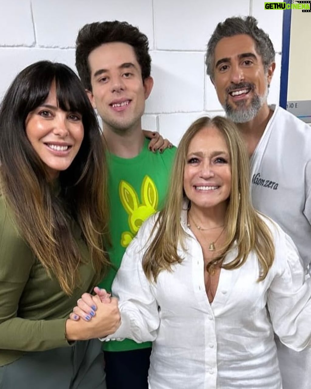 Susana Vieira Instagram - Querido @marcosmion, família Mion e amigos do programa @caldeiraocommion … É sempre uma alegria estar com vocês! Obrigada! ✨
Feliz Natal, amores! 🙏🏻❤️🎄🎅🏻