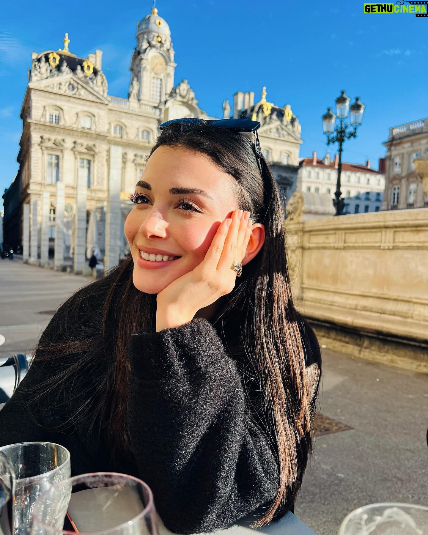 Özge Yağız - 459.8K Likes - #lyon 🤍