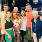 Nicolás Vázquez Instagram - Navidad en familia.  Gracias por el cariño!! Todo lo que nos desean a nosotros, el doble para ustedes. 
🙌🏽🤍♾️👆🏽