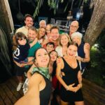 Nicolás Vázquez Instagram - Navidad en familia.  Gracias por el cariño!! Todo lo que nos desean a nosotros, el doble para ustedes. 
🙌🏽🤍♾️👆🏽