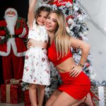 Jésica Cirio Instagram – Con Chloe les deseamos a todos una muy feliz Navidad. ☺️🎄 Que sea una noche llena de amor, magia y lindos momentos. 💓 
@coco.bsas