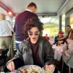 Merve Boluğur Instagram – Yeni yıl hepimize aşkı parayı mutluluğu getirsin…❤️❤️❤️hayatımızı hayallerimizin ötesinde mucizelerle yaşayalım:)