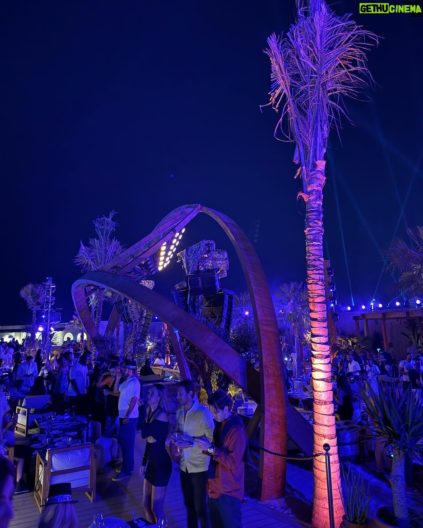 Lamitta Frangieh Instagram - Sending you warm wishes , may this new year bless you with health,wealth & happiness š«š
Happy new year amore @mariafrancescadiscipio š¤
& the beautiful venue @bebeachdxb
.
.
#newyear #dubai #happynewyear #lamittafrangieh