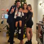 Paula Echevarría Instagram - Feliz 2024!!!!!!!! ♥️💫🍾
El mio empieza con lo que más quiero ♾️