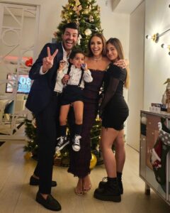 Paula Echevarría Instagram - Feliz 2024!!!!!!!! ♥️💫🍾
El mio empieza con lo que más quiero ♾️