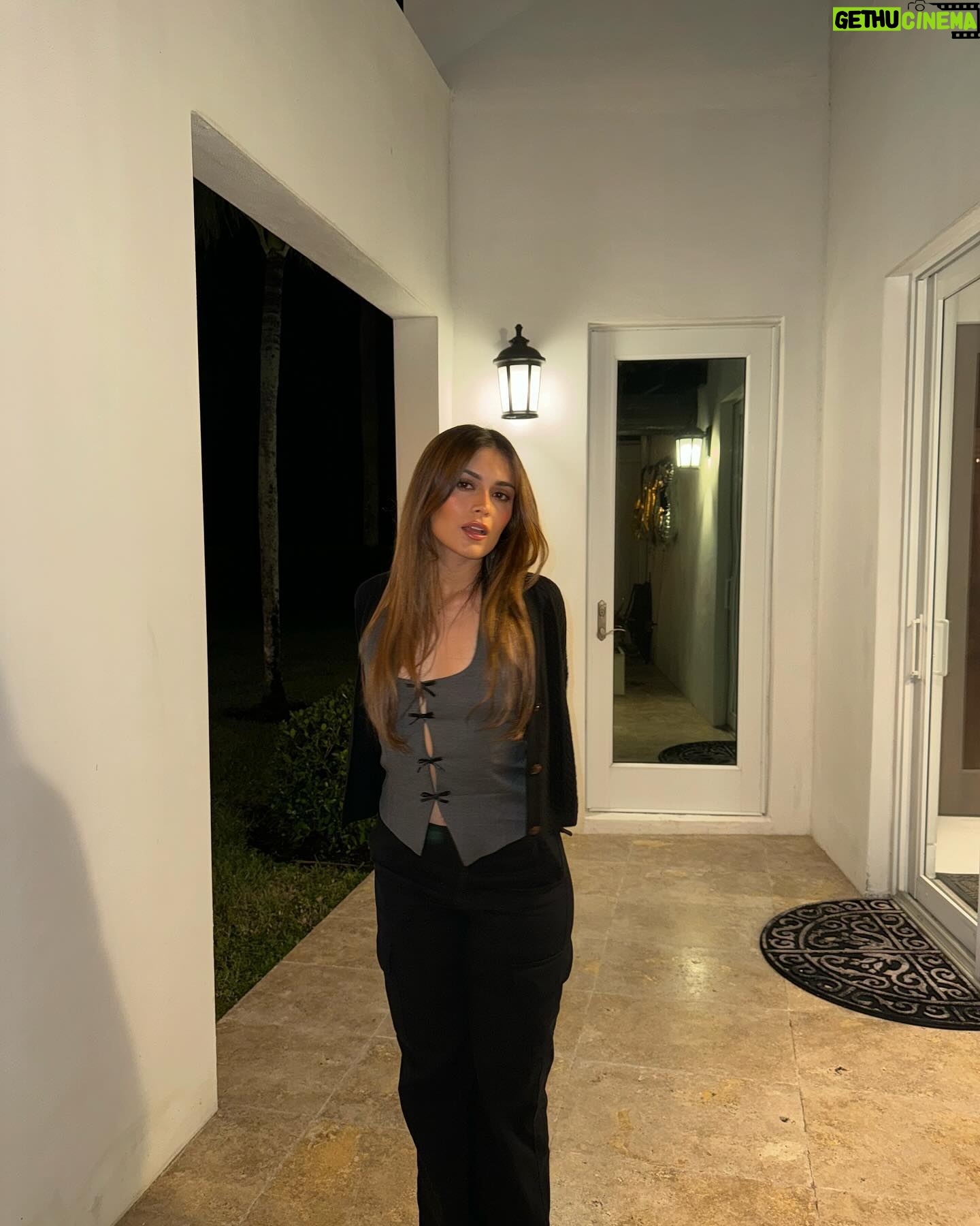 Daniela Calle Instagram - 2023: gracias, fuiste increíble ❤️🔥
2024: sé que lo mejor está por llegar😍