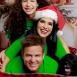 Scarlet Ortiz Instagram - Refelizzzzz Navidad 🎄🎁🥳🍾🎉 de parte de Los Bürkle/Ortiz @yulburkle @barbarabrianaburkle @ortizscarlet y Dollar de Jesus 🐾 miles de bendiciones!!! 
Gracias @vialibrephotography por nuestras fotografías navideñas 🙌🏻🎄#merrychristmas #feliznavidad #family #losbürkleortiz #navidad