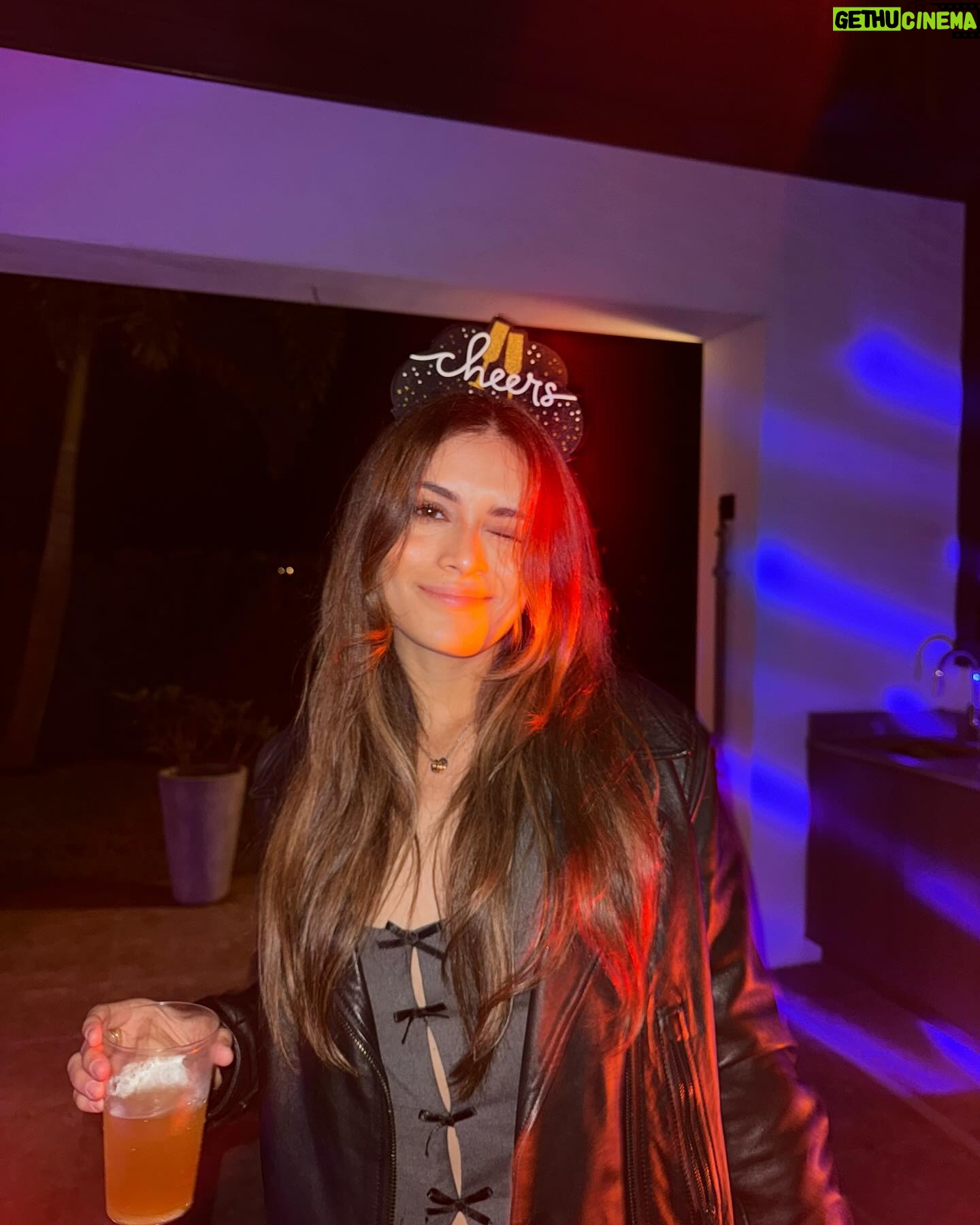 Daniela Calle Instagram - 2023: gracias, fuiste increíble ❤️🔥
2024: sé que lo mejor está por llegar😍