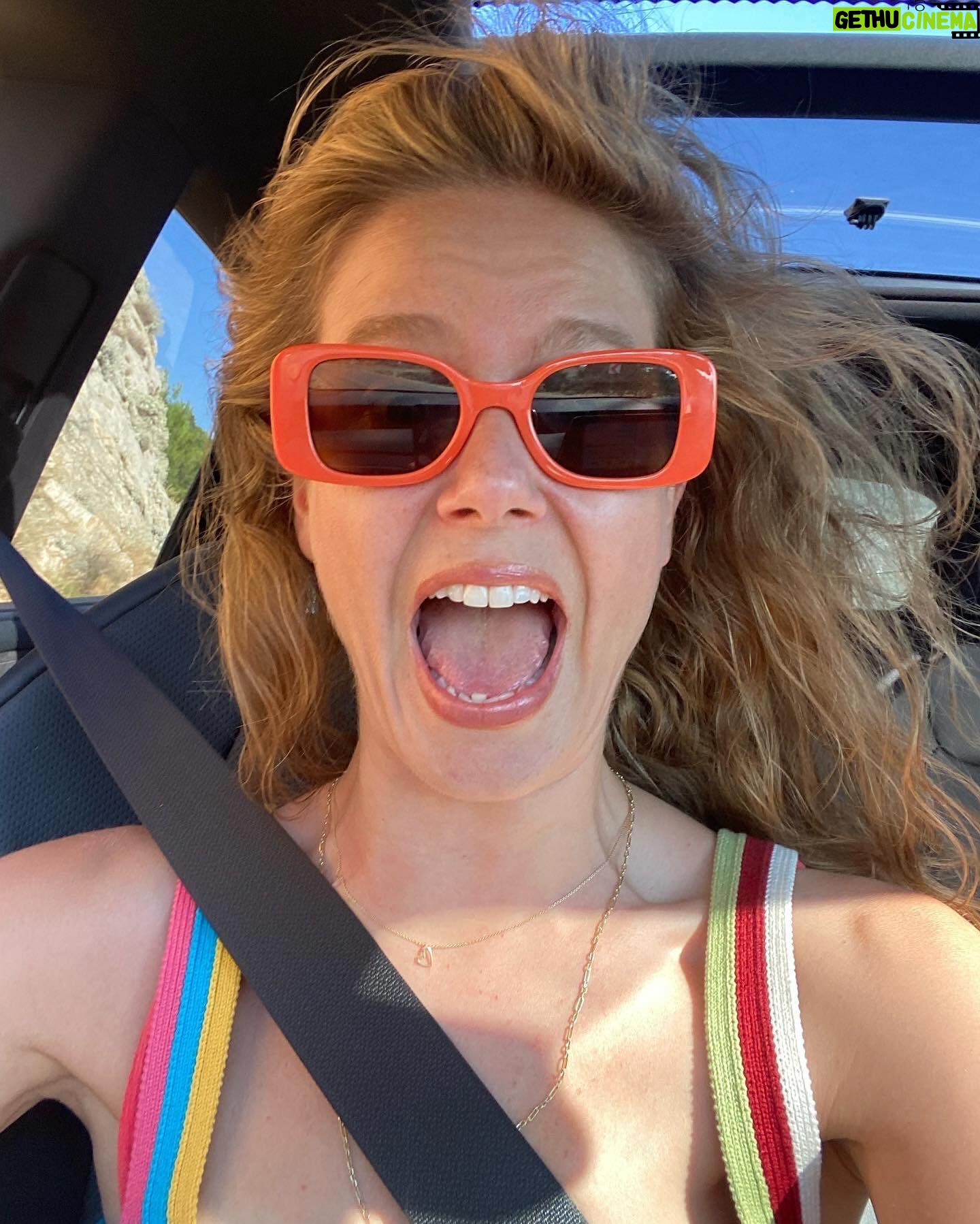 Burcu Biricik Instagram - ‘23 dump mı 🥴
Müzik koyamıyorum niye 😒