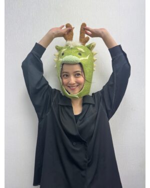 Nozomi Sasaki Instagram - あけましておめでとうございます🎍🤍
2024年もどうぞ宜しくお願いします！
今年は年女です🐲