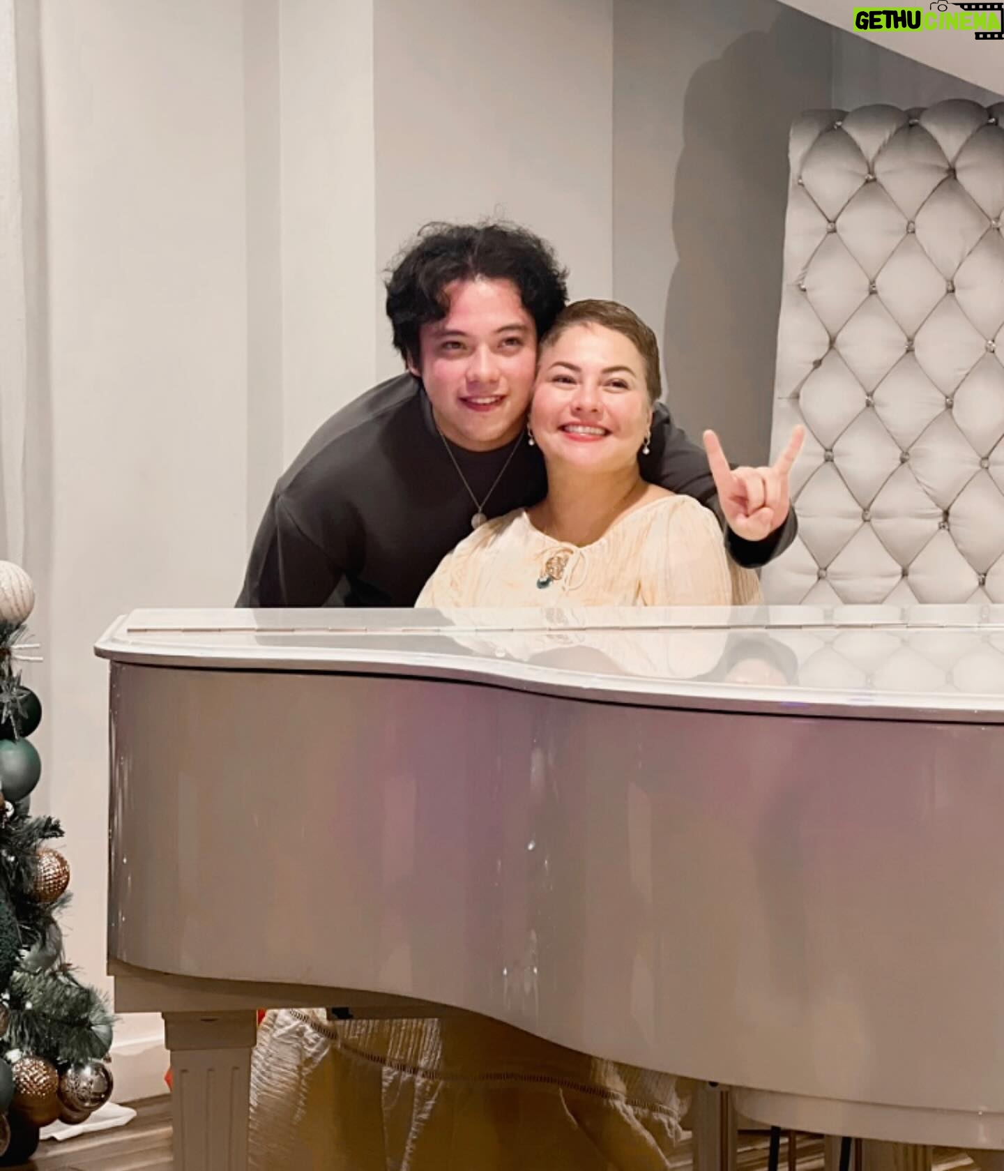 Karla Estrada - 86.6K Likes - HOPE, COURAGE, KINDNESS and HAPPINESS.
Lets go 2024!
#theFords