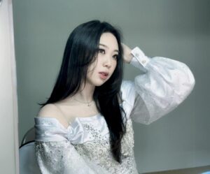 Lee Young-ji Instagram - 필터 좀 끼면 괜히 사연있어보임 ㅋㅋ