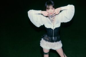 Victoria Song Instagram - @aniyerecords 🤍🖤
#官能支配