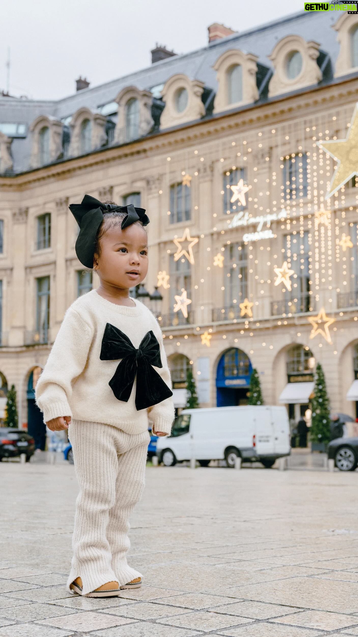 Jeannie Mai Instagram - Beyond thankful. I didn’t know what God had in store for me then, and I don’t know what He has coming up. I just know it’s beyond what I can imagine. I got my mind, my spirit, my heart, and my will ✨Blessings on blessings🙏
(Love Coco and errythang but she goin to bed like SOON so mommy can start the New Year countdown with you on tonight’s #RockinEve 😆😝😝) Join me at 8/7c on @abcnetwork 🥳🎉🍾👯