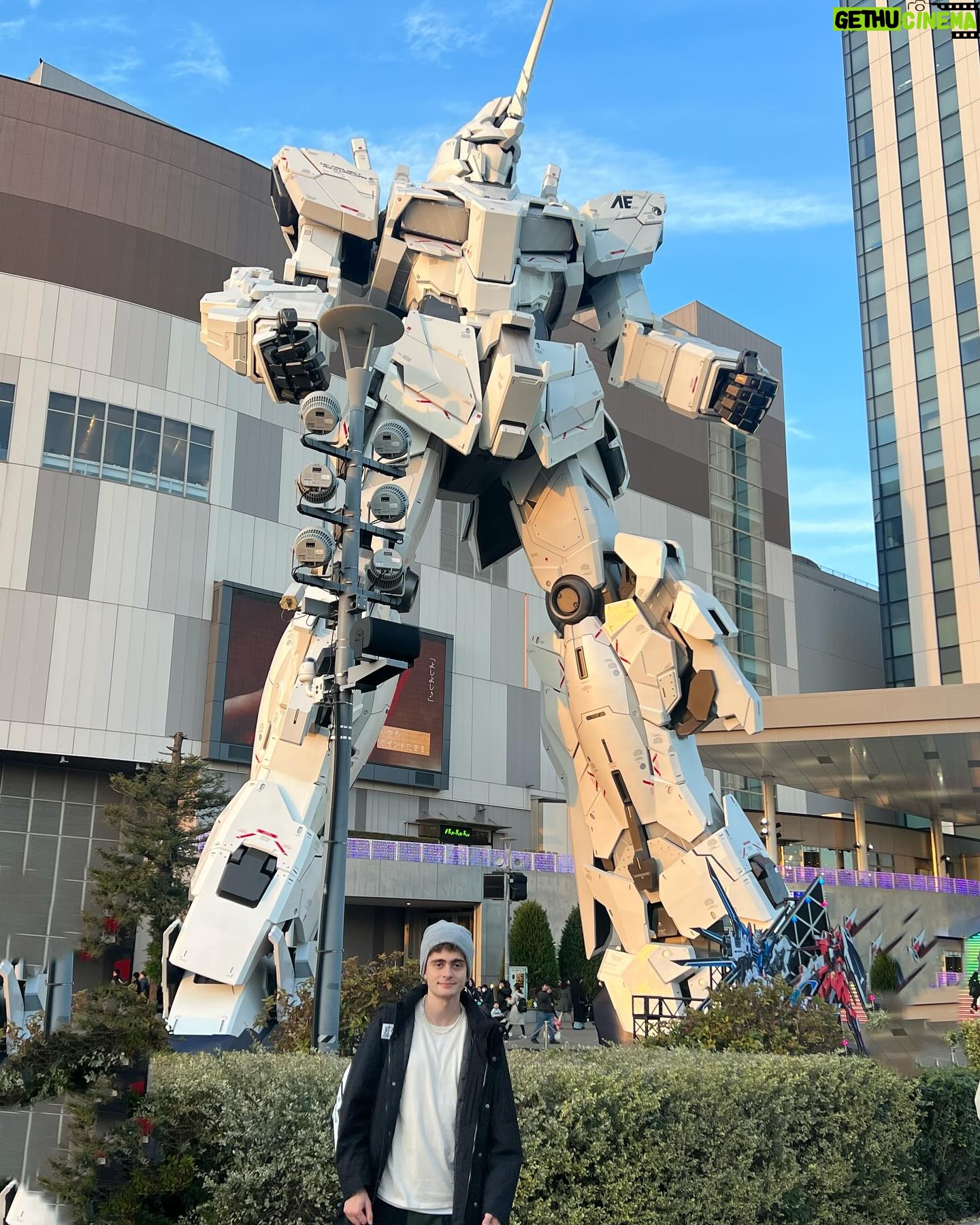 Erika Buenfil Instagram - Gran año el que termina y que sea un súper año el que comienza. Bendiciones. Y un brindis por compartir felicidad, alegría, trabajo,amor y prosperidad.