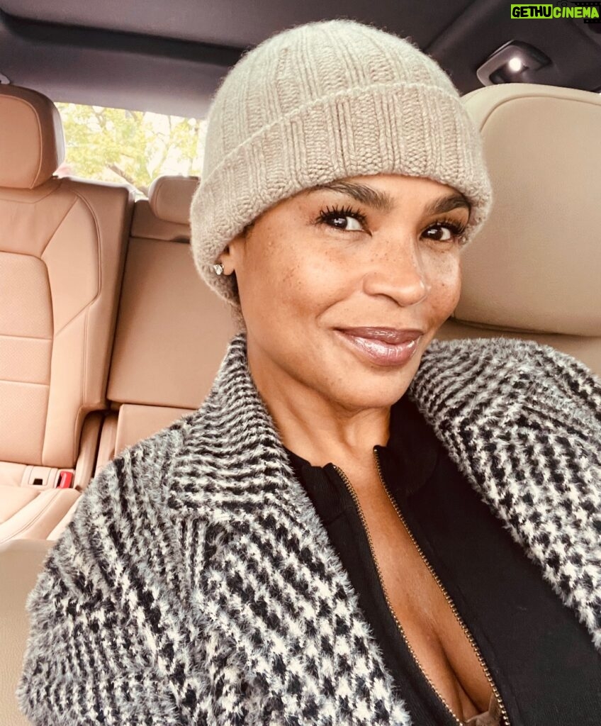 Nia Long Instagram - The newness excites me. 2024 I feel the love coming on strong  #HAPPY NEW YEAR 😘🍾