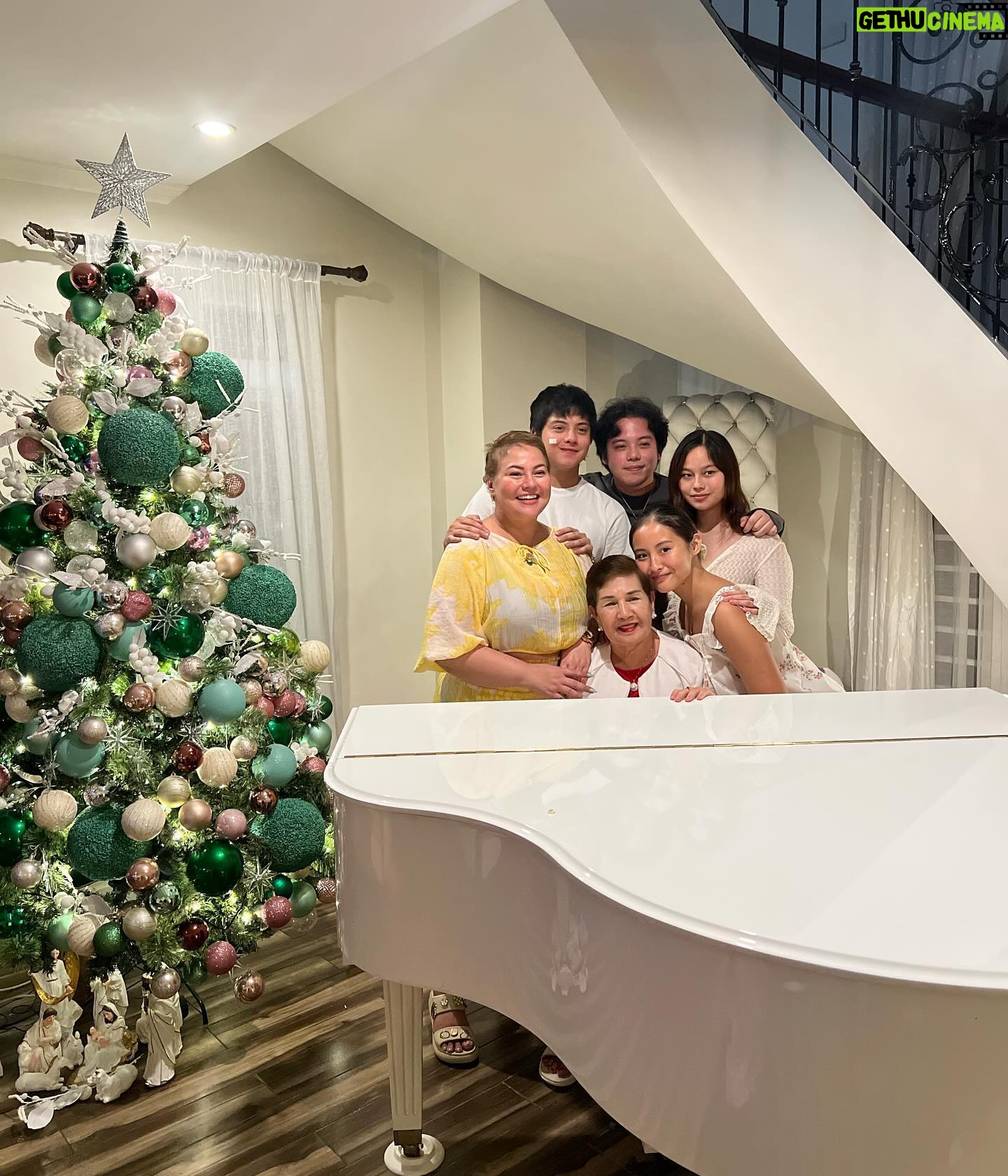 Karla Estrada - 86.6K Likes - HOPE, COURAGE, KINDNESS and HAPPINESS.
Lets go 2024!
#theFords