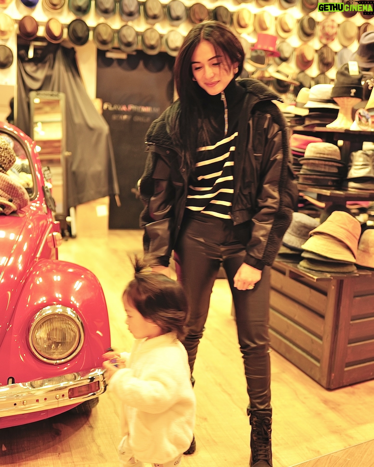 Jennylyn Mercado Instagram - Ganito dapat magbantay ng Bata!😝 #japantrip