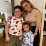Mandy Rose Instagram - Holiday Dump 🎁🎄🧑‍🎄🙏🏻❤️ 

Such an amazing holiday the last couple weeks spending time with my loved ones🥰 

This year was really good to me 🥹 I’ve been so blessed being able to be close to my family again after being on the road for 8 years. Life is too short, and honestly after losing a loved one so close to me, sometimes you have to sit back and really enjoy the little things and hold your loved ones close because you just never know. ❤️🙏🏻 

Bringing in the New Year with gratitude, positivity and peace ✌🏻🫶🏼
