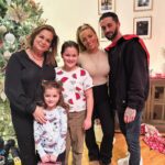 Mandy Rose Instagram - Holiday Dump 🎁🎄🧑‍🎄🙏🏻❤️ 

Such an amazing holiday the last couple weeks spending time with my loved ones🥰 

This year was really good to me 🥹 I’ve been so blessed being able to be close to my family again after being on the road for 8 years. Life is too short, and honestly after losing a loved one so close to me, sometimes you have to sit back and really enjoy the little things and hold your loved ones close because you just never know. ❤️🙏🏻 

Bringing in the New Year with gratitude, positivity and peace ✌🏻🫶🏼
