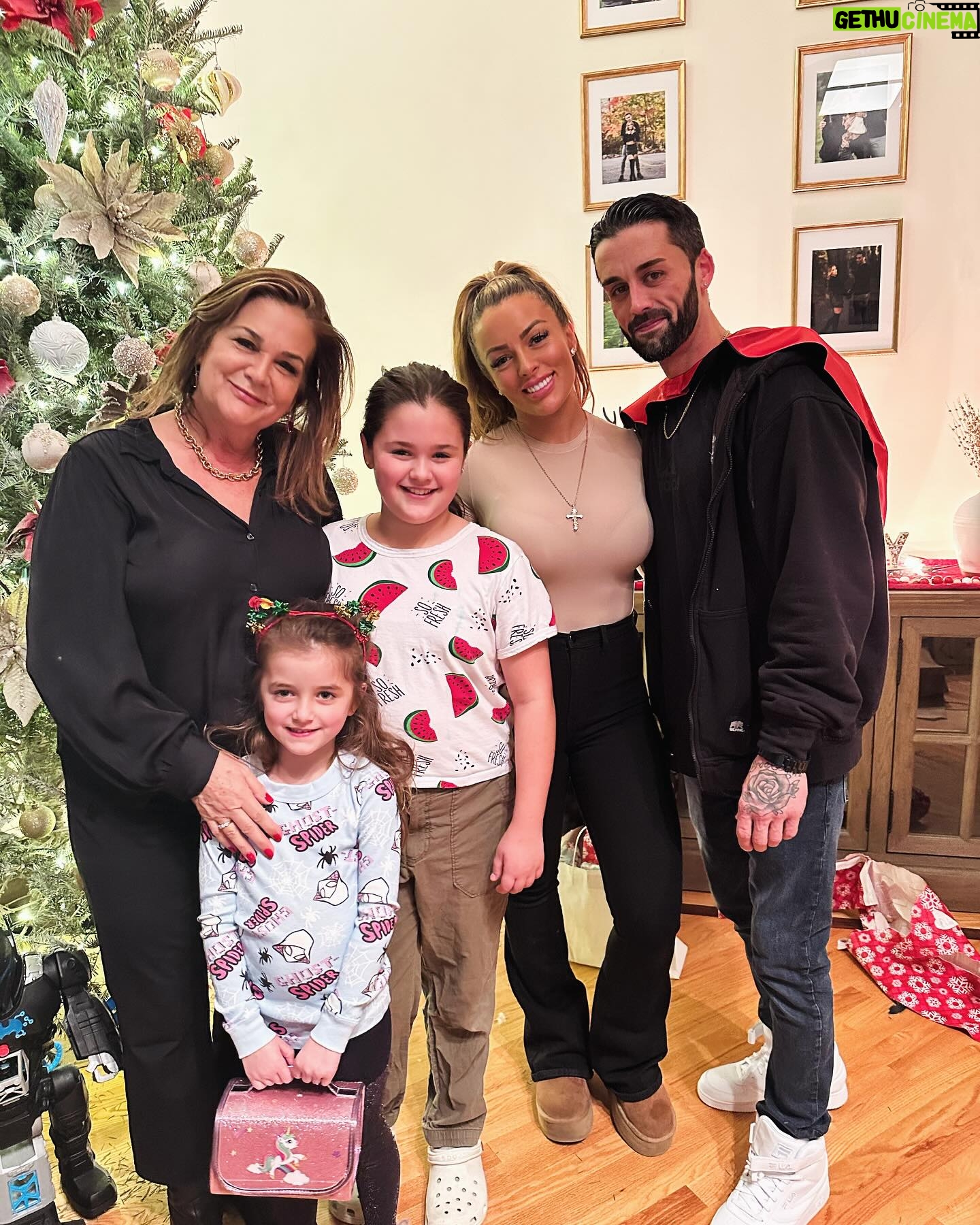 Mandy Rose Instagram - Holiday Dump πππ§βπππ»β€οΈ
Such an amazing holiday the last couple weeks spending time with my loved onesπ₯°
This year was really good to me π₯Ή Iβve been so blessed being able to be close to my family again after being on the road for 8 years. Life is too short, and honestly after losing a loved one so close to me, sometimes you have to sit back and really enjoy the little things and hold your loved ones close because you just never know. β€οΈππ»
Bringing in the New Year with gratitude, positivity and peace βπ»π«ΆπΌ