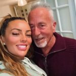 Mandy Rose Instagram - Holiday Dump 🎁🎄🧑‍🎄🙏🏻❤️ 

Such an amazing holiday the last couple weeks spending time with my loved ones🥰 

This year was really good to me 🥹 I’ve been so blessed being able to be close to my family again after being on the road for 8 years. Life is too short, and honestly after losing a loved one so close to me, sometimes you have to sit back and really enjoy the little things and hold your loved ones close because you just never know. ❤️🙏🏻 

Bringing in the New Year with gratitude, positivity and peace ✌🏻🫶🏼
