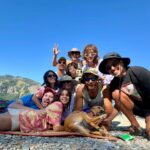 Nicolás Vázquez Instagram - Empezando el año con mi persona favorita y con amigos en el paraíso. Gracias por el cariño que nos demuestran siempre. Todo lo que nos desean a nosotros, el doble para ustedes. 
Sean felices y hagan el bien. 
Todo es más lindo. Más humor y más amor. Que arranquen con todo el 2024. 🙌🏽🤍♾️👆🏽