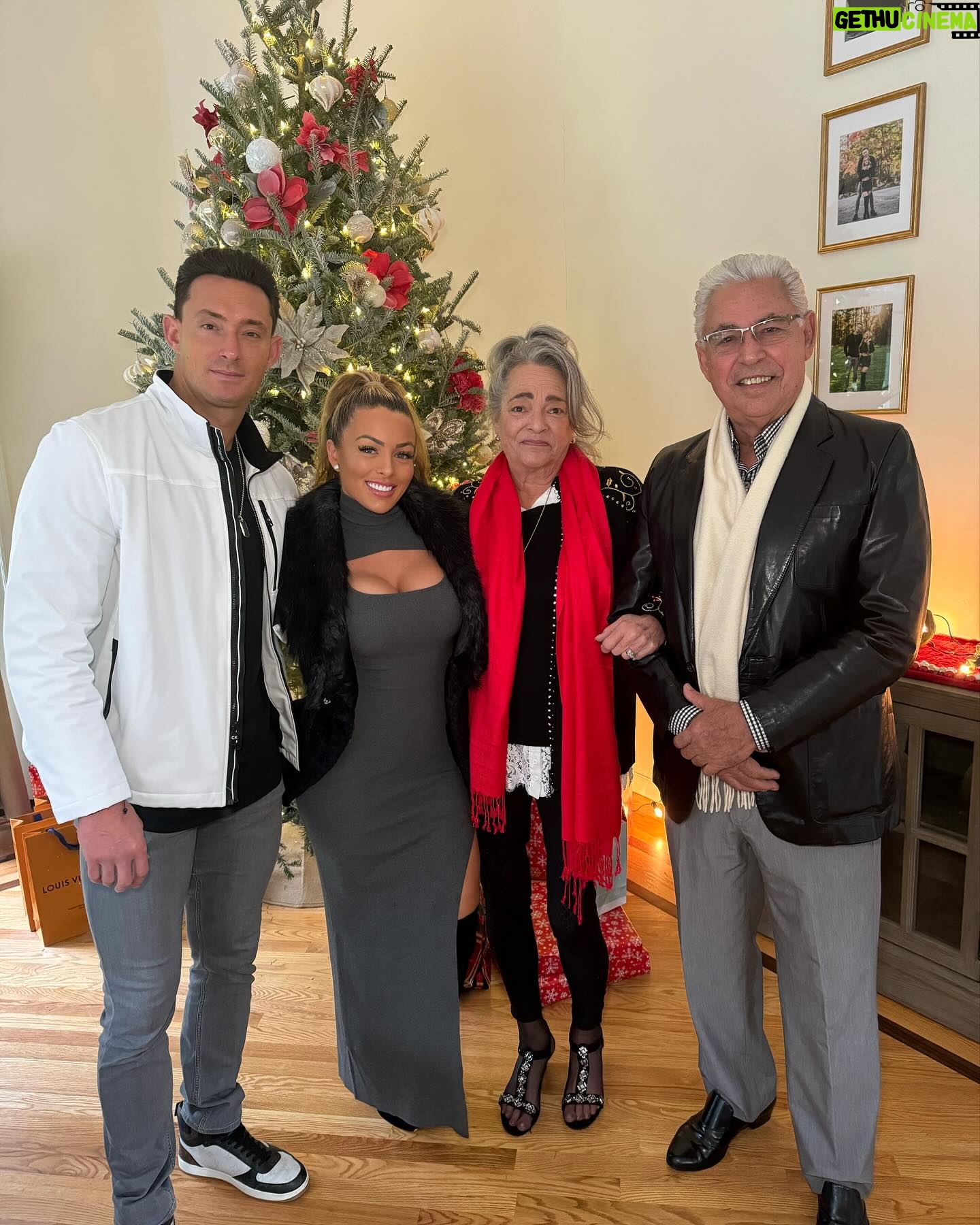 Mandy Rose Instagram - Holiday Dump πππ§βπππ»β€οΈ
Such an amazing holiday the last couple weeks spending time with my loved onesπ₯°
This year was really good to me π₯Ή Iβve been so blessed being able to be close to my family again after being on the road for 8 years. Life is too short, and honestly after losing a loved one so close to me, sometimes you have to sit back and really enjoy the little things and hold your loved ones close because you just never know. β€οΈππ»
Bringing in the New Year with gratitude, positivity and peace βπ»π«ΆπΌ
