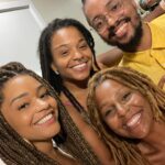 Juliana Alves Instagram - 2023> 2024 
Despedida e início!

Um ano cheio de amor! ❤️🙌🏾✨

Começamos da melhor forma: casa, amigos, crianças brincando, música boa e muitos brindes! 🥂✨
Obrigada, meus amores!