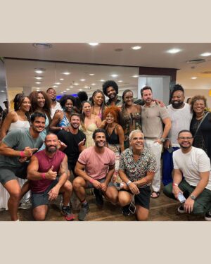 Juliana Alves Instagram - Que noite! 
Evento do querido @pretinhodaserrinha com participações mais que especiais. Muita gente de respeito em uma estrutura maravilhosa! Finalmente consegui ir, depois muitas quintas de trabalho até tarde!
Depois, show dela que eu sou muito fã! Sempre que posso vou, ela me emocionou no Rock in Rio e se supera cada vez mais! Ta um absurdo de bom o Samba da @mariaritaoficial e já tô ansiosa pro novo álbum dela!
Obrigada por tanta entrega, mariarita

@evandrorius obrigada!!! Você arrasa! Quero você na Sapucaí! ☺️🙌🏾✨✨✨✨✨✨