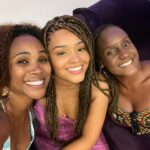 Juliana Alves Instagram – Que noite! 
Evento do querido @pretinhodaserrinha com participações mais que especiais. Muita gente de respeito em uma estrutura maravilhosa! Finalmente consegui ir, depois muitas quintas de trabalho até tarde!
Depois, show dela que eu sou muito fã! Sempre que posso vou, ela me emocionou no Rock in Rio e se supera cada vez mais! Ta um absurdo de bom o Samba da @mariaritaoficial e já tô ansiosa pro novo álbum dela!
Obrigada por tanta entrega, mariarita

@evandrorius obrigada!!! Você arrasa! Quero você na Sapucaí! ☺️🙌🏾✨✨✨✨✨✨