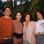Karla Souza Instagram - Birthday & Christmas with the family 🎉🎄