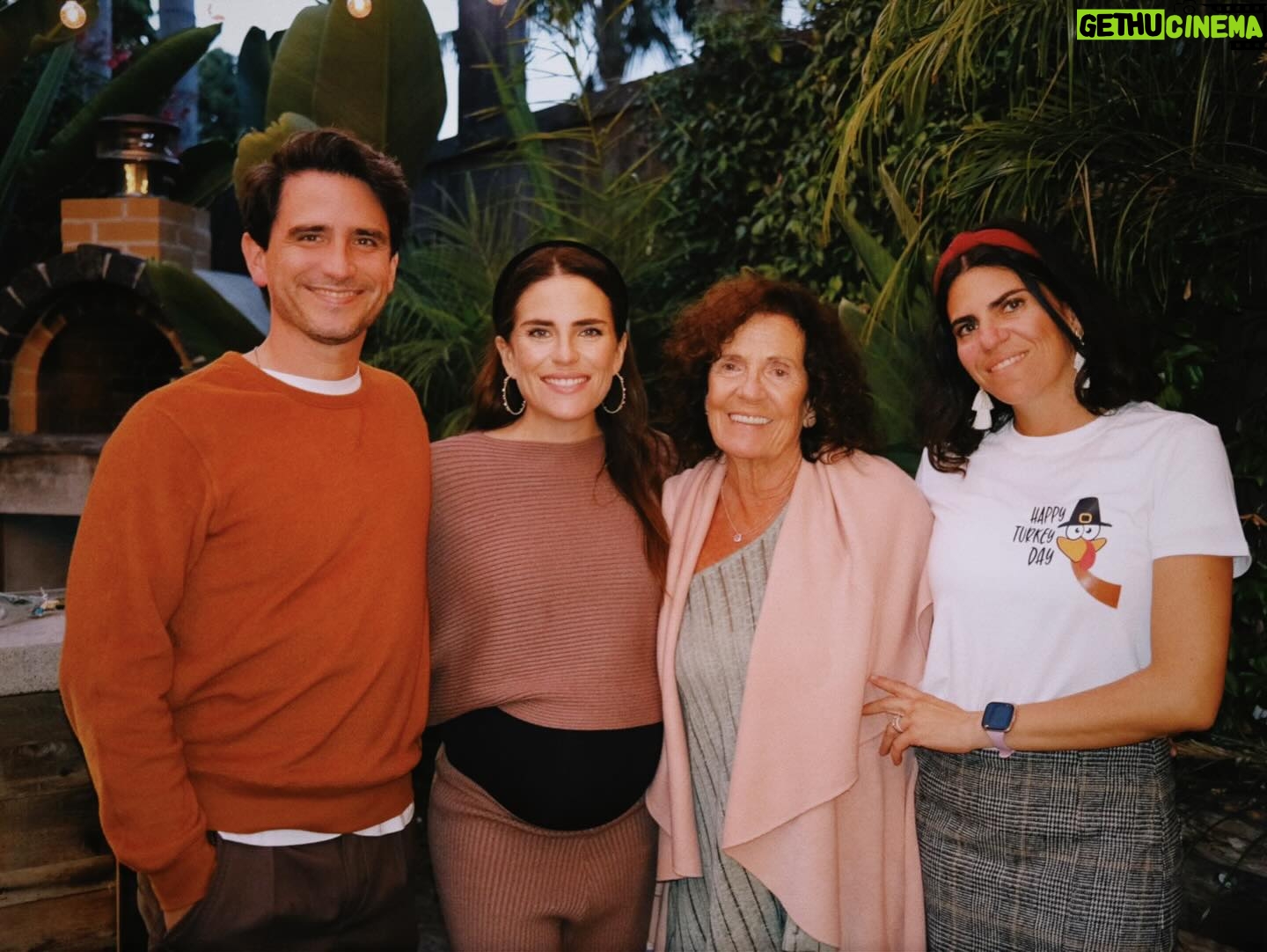 Karla Souza Instagram - Birthday & Christmas with the family 🎉🎄