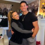 Mandy Rose Instagram - Holiday Dump 🎁🎄🧑‍🎄🙏🏻❤️ 

Such an amazing holiday the last couple weeks spending time with my loved ones🥰 

This year was really good to me 🥹 I’ve been so blessed being able to be close to my family again after being on the road for 8 years. Life is too short, and honestly after losing a loved one so close to me, sometimes you have to sit back and really enjoy the little things and hold your loved ones close because you just never know. ❤️🙏🏻 

Bringing in the New Year with gratitude, positivity and peace ✌🏻🫶🏼
