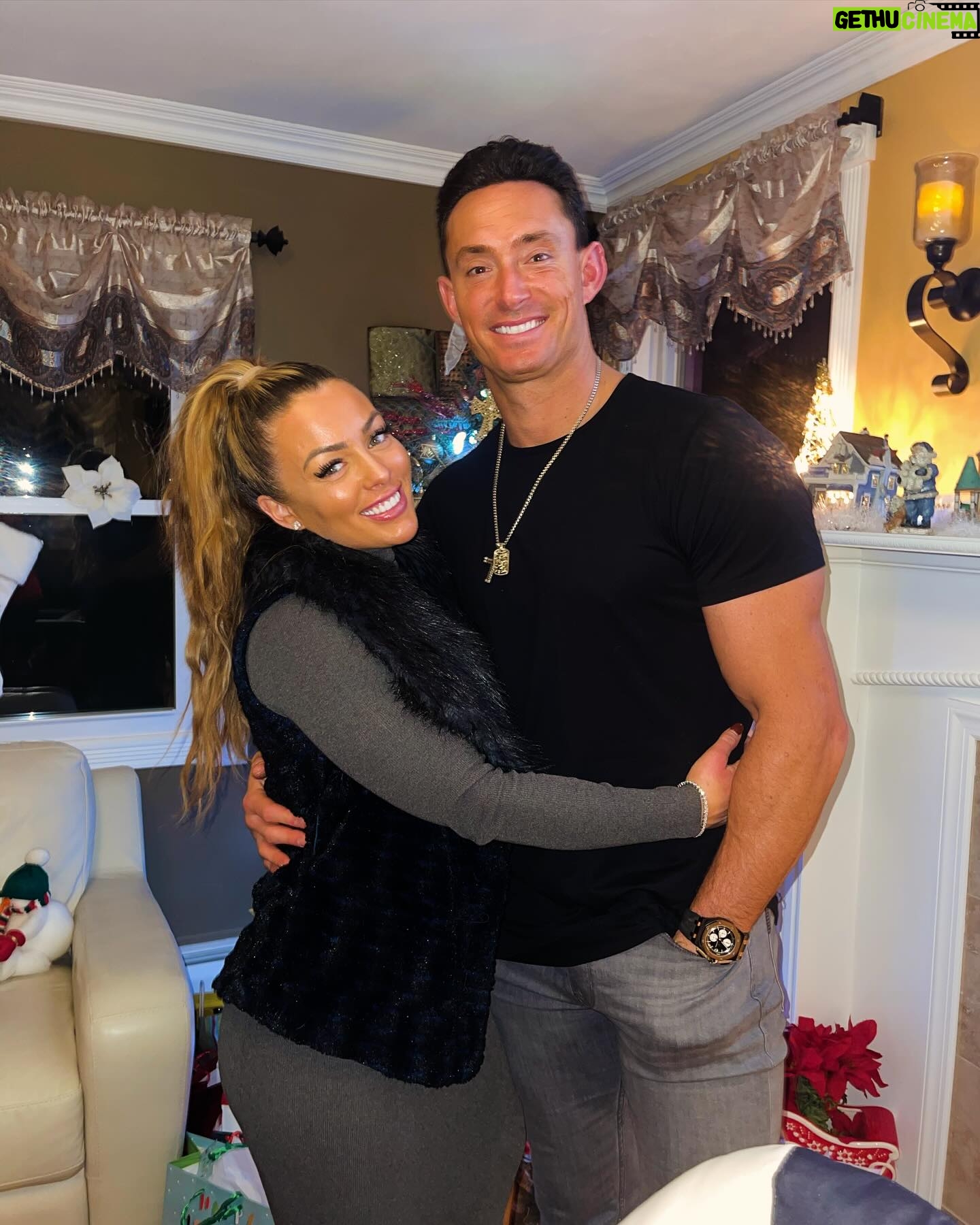 Mandy Rose Instagram - Holiday Dump πππ§βπππ»β€οΈ
Such an amazing holiday the last couple weeks spending time with my loved onesπ₯°
This year was really good to me π₯Ή Iβve been so blessed being able to be close to my family again after being on the road for 8 years. Life is too short, and honestly after losing a loved one so close to me, sometimes you have to sit back and really enjoy the little things and hold your loved ones close because you just never know. β€οΈππ»
Bringing in the New Year with gratitude, positivity and peace βπ»π«ΆπΌ
