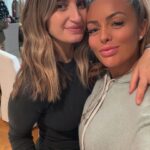 Mandy Rose Instagram - Holiday Dump 🎁🎄🧑‍🎄🙏🏻❤️ 

Such an amazing holiday the last couple weeks spending time with my loved ones🥰 

This year was really good to me 🥹 I’ve been so blessed being able to be close to my family again after being on the road for 8 years. Life is too short, and honestly after losing a loved one so close to me, sometimes you have to sit back and really enjoy the little things and hold your loved ones close because you just never know. ❤️🙏🏻 

Bringing in the New Year with gratitude, positivity and peace ✌🏻🫶🏼