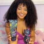 Juliana Alves Instagram – A magia do poder dos desejos tomou conta do @oboticario com o lançamento da nova linha Sophie, inspirada no filme Wish, que estreia hoje nos cinemas! 

Tem loção, fragrância, maquiagens… Tudo pensado para nossas meninas ficarem ainda mais lindas, com diversão e claro, cuidado.

Nos amamos esse dia de beleza de mãe e filha. Da uma olhadinha nos stories! 

#publicidade #OPoderDosDesejos