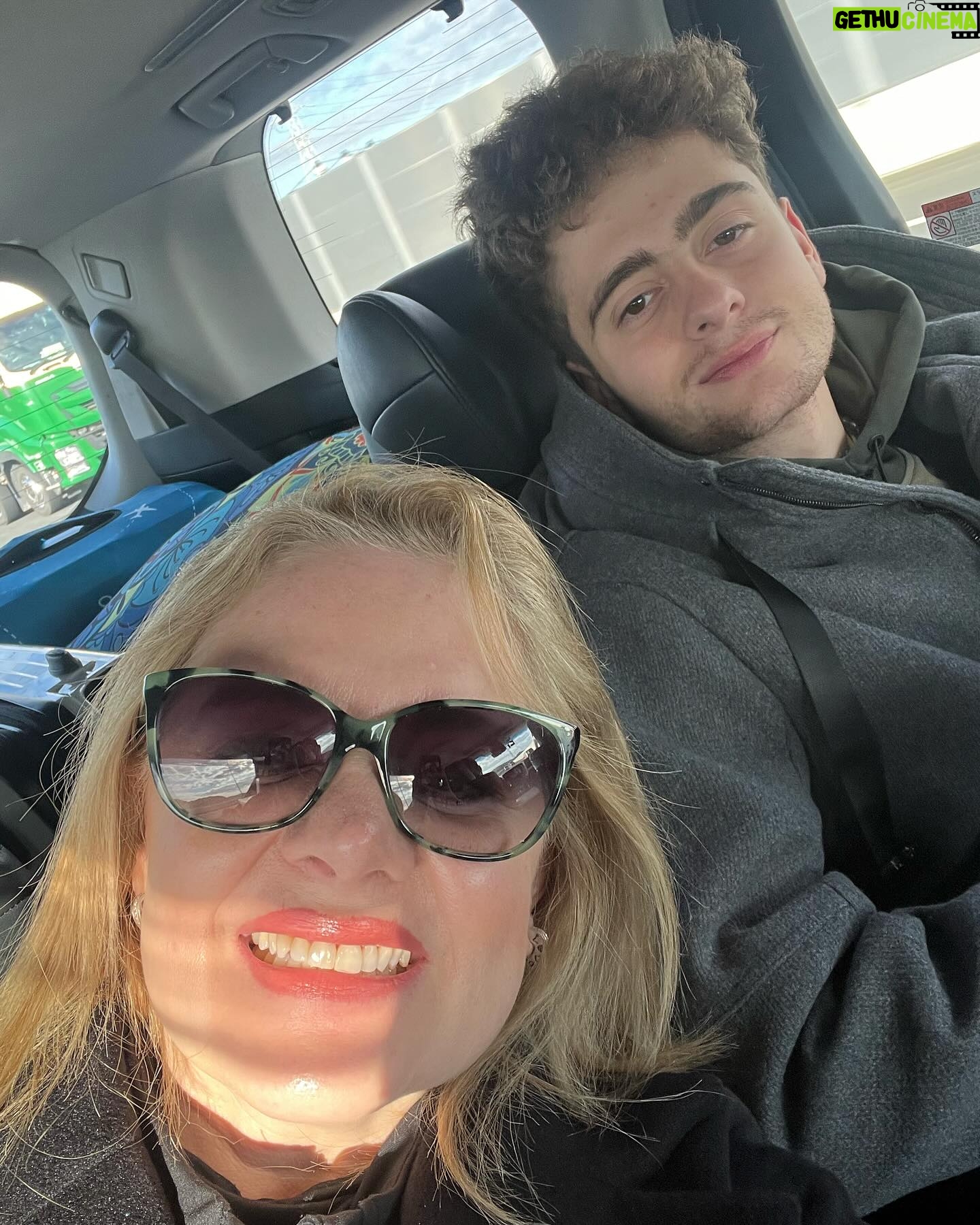 Erika Buenfil Instagram - Que tengan un súper día!!! Gracias Dios por tantas Bendiciones 🙏🏻