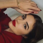 Olivia Culpo Instagram - ♥️ red   gold @bulgari #bulgariserpenti