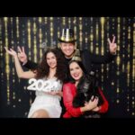 Scarlet Ortiz Instagram - Refelizzzz Año 2024 🥳🙌🏻🍾💜 como dice la canción 🎶 Con Salud y con Prosperidad 🎶 Gracias @vialibrephotography por esta bellas fotos para siempre recordar la bienvenida a un nuevo año! Miles de bendiciones de parte de Los Burkle-Ortiz. #fotos #añonuevo #happy2024 #happynewyear #losbürkleortiz #scarletortiz #yulburkle #barbarabürkleortiz #dollardejesus #🐾 #bendiciones #salud #prosperidad #amordelburno