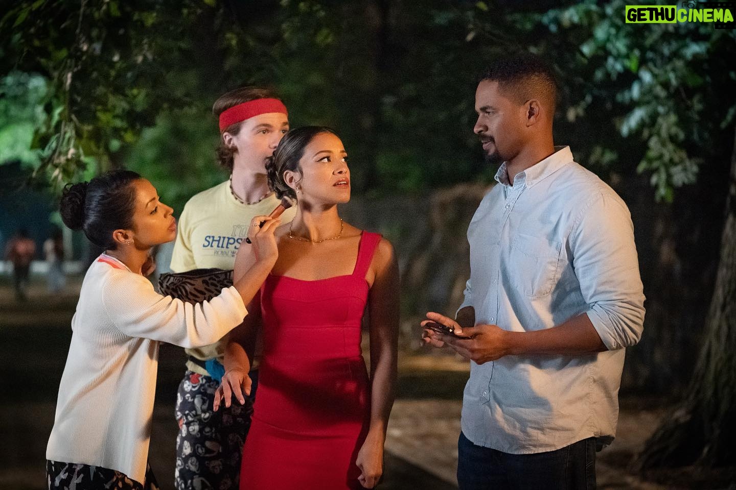 Gina Rodriguez Instagram - PLAYERS…kicking you straight in the heart nuts Valentine’s Day 2/14 on @netflix THIS CAST 😍😍😍 THIS EXPERIENCE 🔥🔥🔥 THIS MOVIE 💥💥💥 excited for you all to watch! Trailer coming soon!