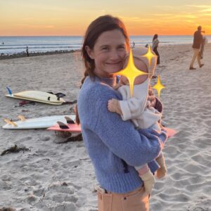 Bonnie Wright Instagram - 2023 the year I became a mum and developed the cheesiest smile!! 2024 see you at about 2am when we wake to feed 🤱 HNY ✨