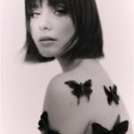 Clara Galle Instagram - Un final conlleva un comienzo! Siempre🖤 Gracias! @_noirmagazine , qué ganas de visitar México.🗝️

Menudo equipo!!!!! 
 📸: @alvarogracia
Asistente de Fotografía: @cecilia_armand_ugon
Directora de Arte / Producción: @008anadmoda800
Director/DP/Editor de Video: @_imsquid
Estilismo: @_freddyalonso (te quiero✨)
Maquillaje y Peinado: @pablomaciasr para @armanibeauty 🌷
Entrevista: @isamar.jpg
Director Editorial: @gerardangulo

Love u @cramtalent 🖤