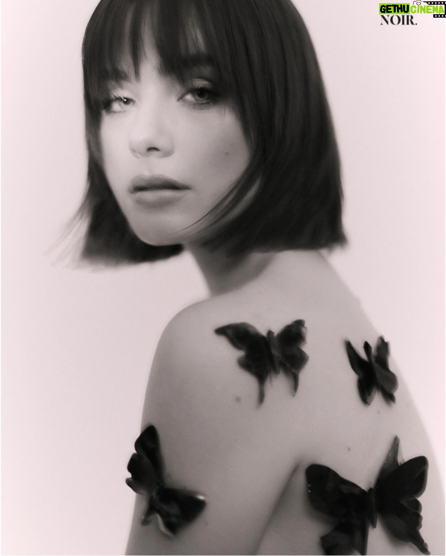 Clara Galle Instagram - Un final conlleva un comienzo! Siempre🖤 Gracias! @_noirmagazine , qué ganas de visitar México.🗝️
Menudo equipo!!!!!
📸: @alvarogracia
Asistente de Fotografía: @cecilia_armand_ugon
Directora de Arte / Producción: @008anadmoda800
Director/DP/Editor de Video: @_imsquid
Estilismo: @_freddyalonso (te quiero✨)
Maquillaje y Peinado: @pablomaciasr para @armanibeauty 🌷
Entrevista: @isamar.jpg
Director Editorial: @gerardangulo
Love u @cramtalent 🖤
