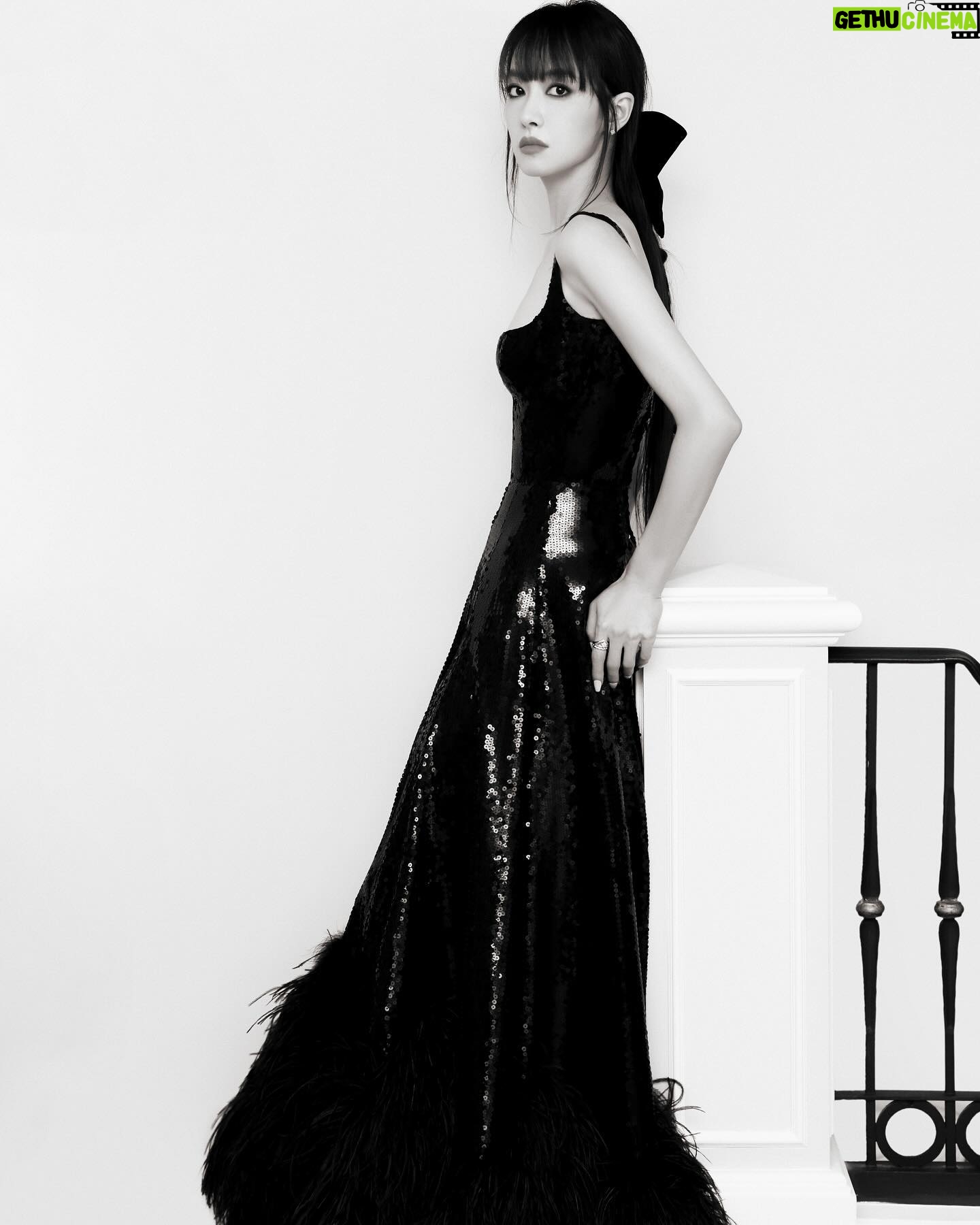 Victoria Song Instagram - @alexandrevauthier 🖤🖤